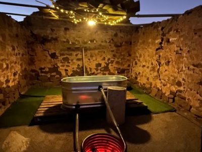 Hot tub at Henders House